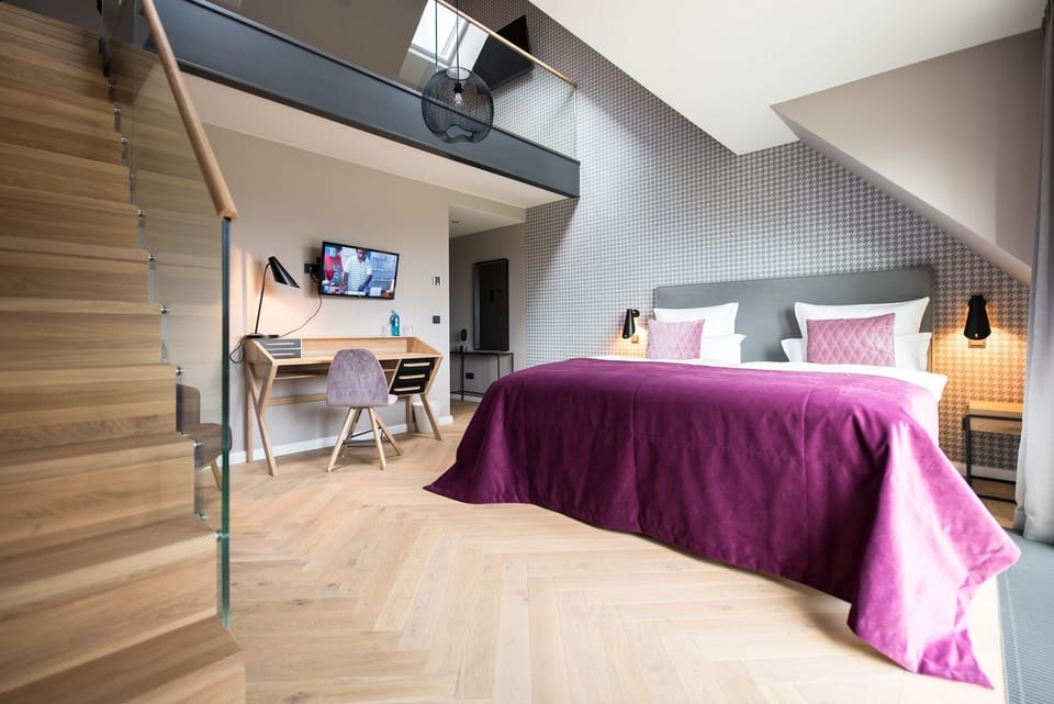 Premium bedding, down comforters, in-room safe, desk
