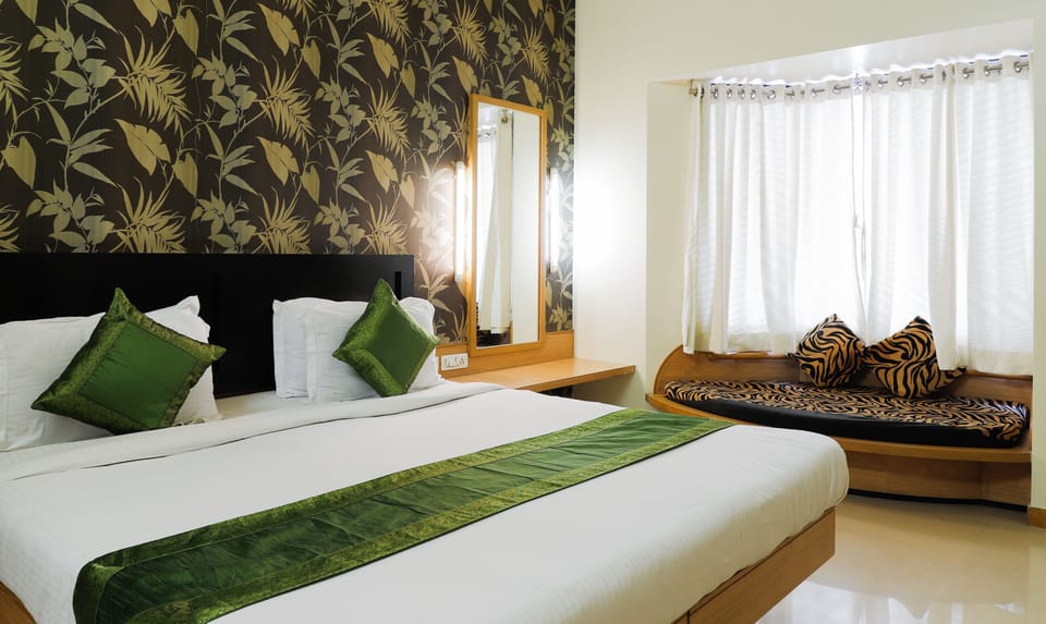Standard Room | Desk, iron/ironing board, rollaway beds, free WiFi