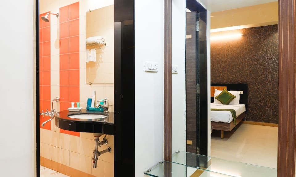 Standard Room | Bathroom | Shower, free toiletries, towels
