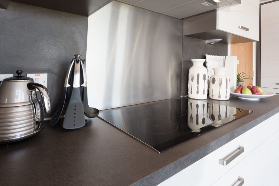 Deluxe House, 4 Bedrooms, Non Smoking, Golf View | Private kitchen | Fridge, microwave, oven, stovetop