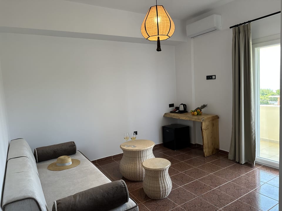 Deluxe Suite, Sea View, Annex Building | Living area | LED TV