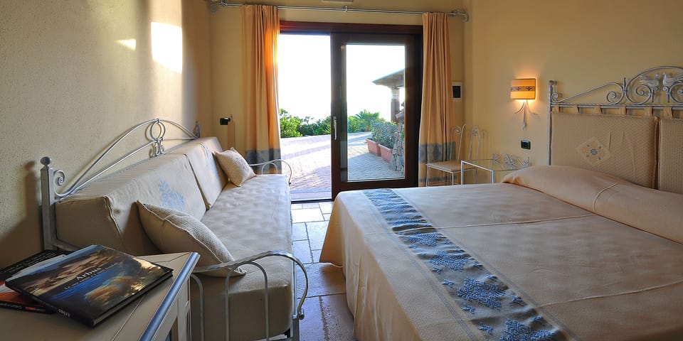 Triple Room | Minibar, in-room safe, desk, cribs/infant beds