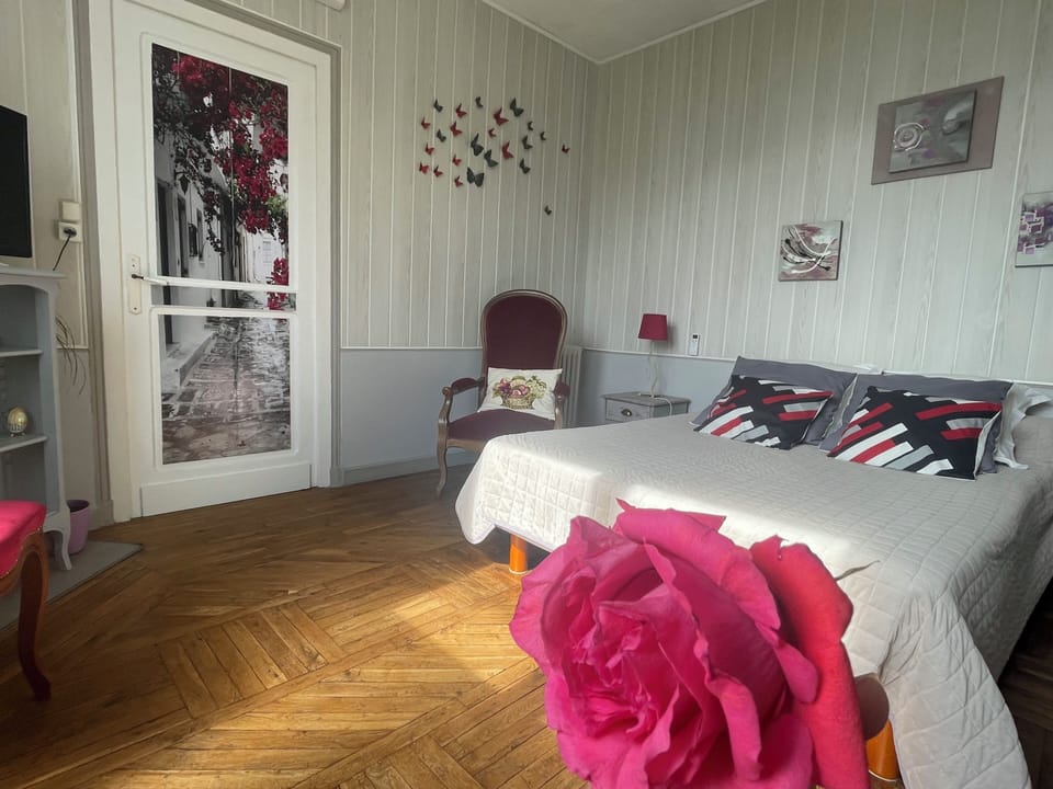 Double Room | Premium bedding, iron/ironing board (on request), WiFi (free)
