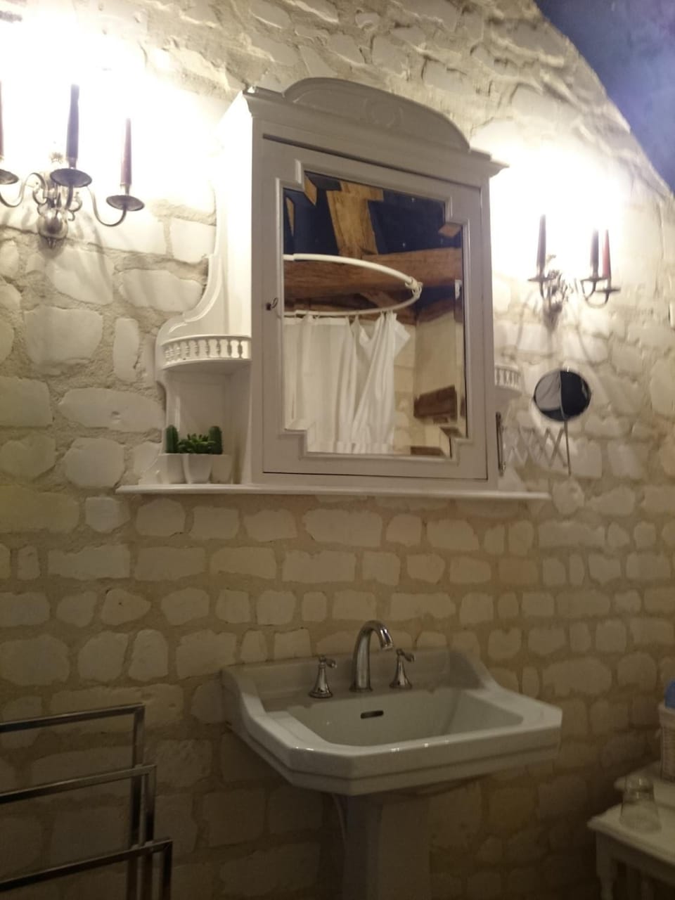 Combined shower/tub, free toiletries, hair dryer, bathrobes