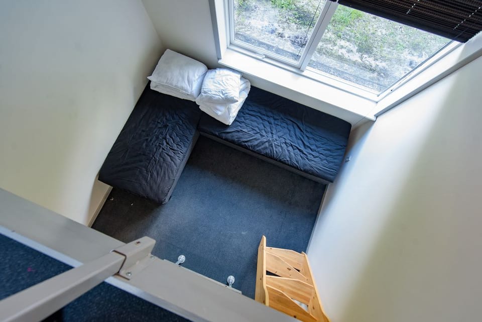 Iron/ironing board, rollaway beds, free WiFi