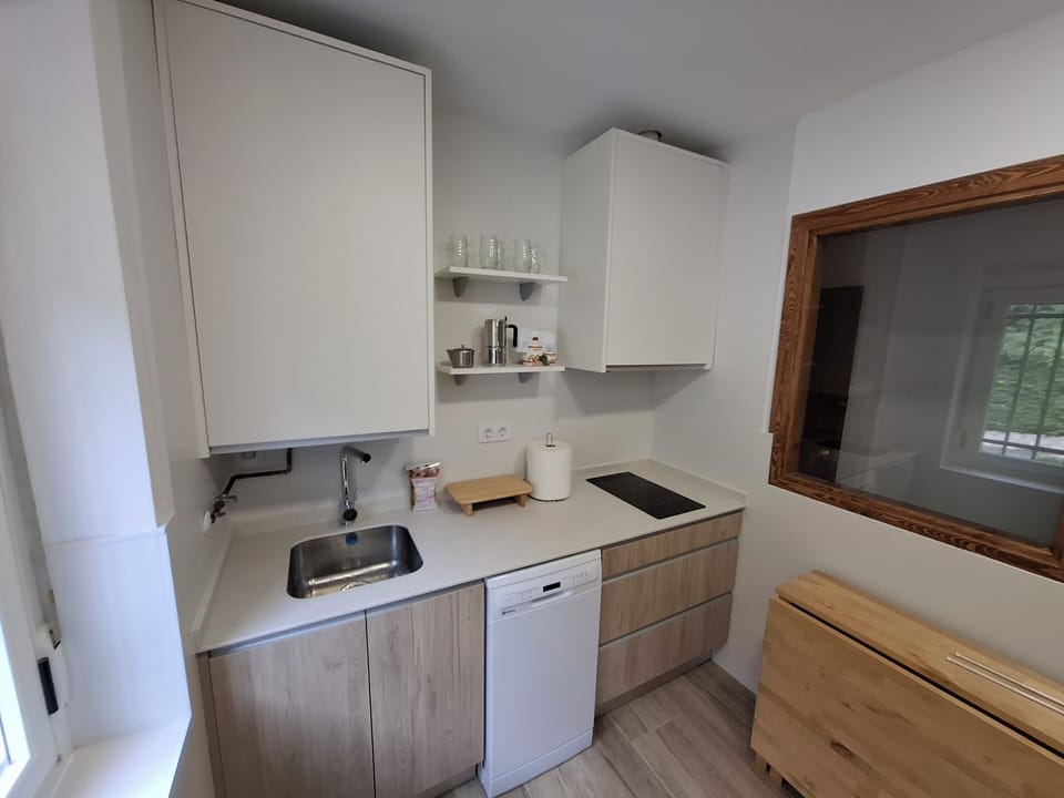 Standard Apartment, 2 Bedrooms, Terrace, Mountainside (La Vista de Gredos 1) | Private kitchen | Full-size fridge, microwave, stovetop, coffee/tea maker