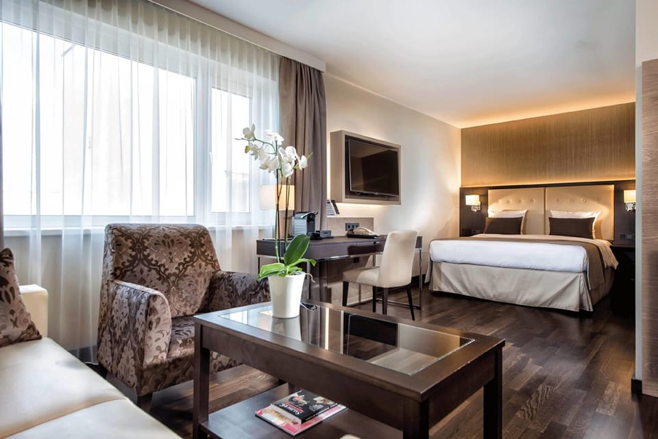 Hypo-allergenic bedding, in-room safe, individually decorated
