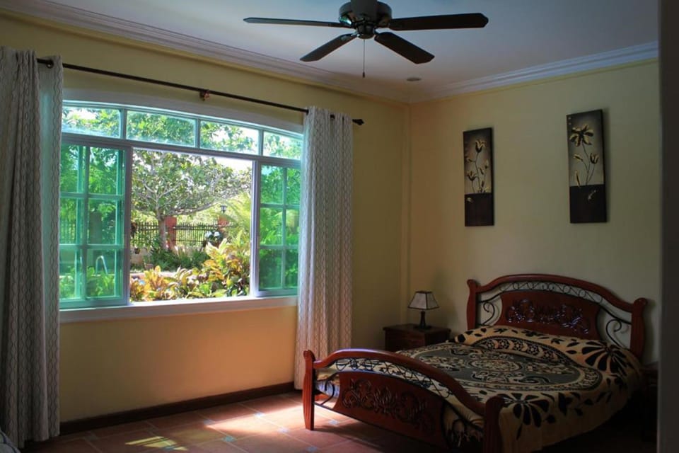 Queen Room, Pool View | Desk, WiFi (free), bed sheets