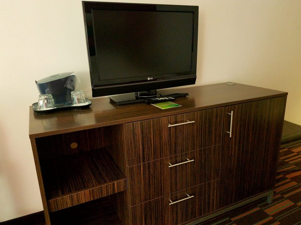 Premium bedding, pillowtop beds, in-room safe, desk