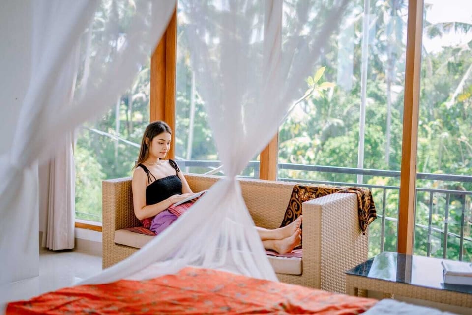 Standard Studio Suite | Minibar, desk, bed sheets