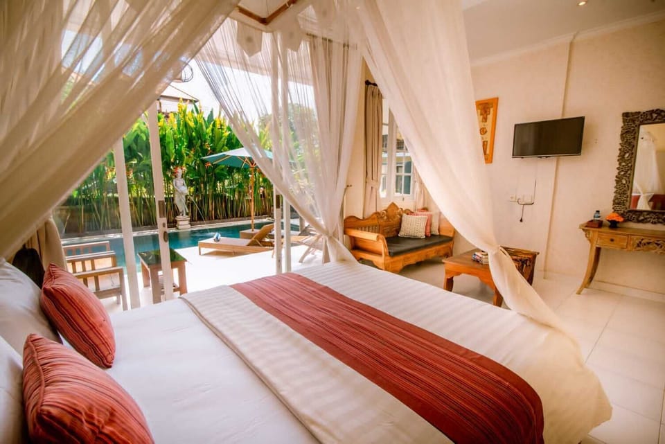 Superior Double Room | Minibar, desk, bed sheets