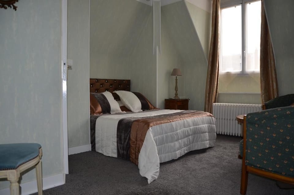 Basic Double Room | Premium bedding, individually decorated, desk, blackout drapes
