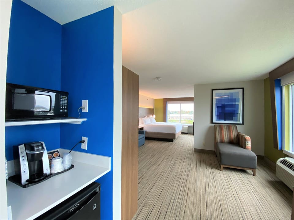 Suite, 1 Bedroom | Desk, laptop workspace, blackout drapes, iron/ironing board