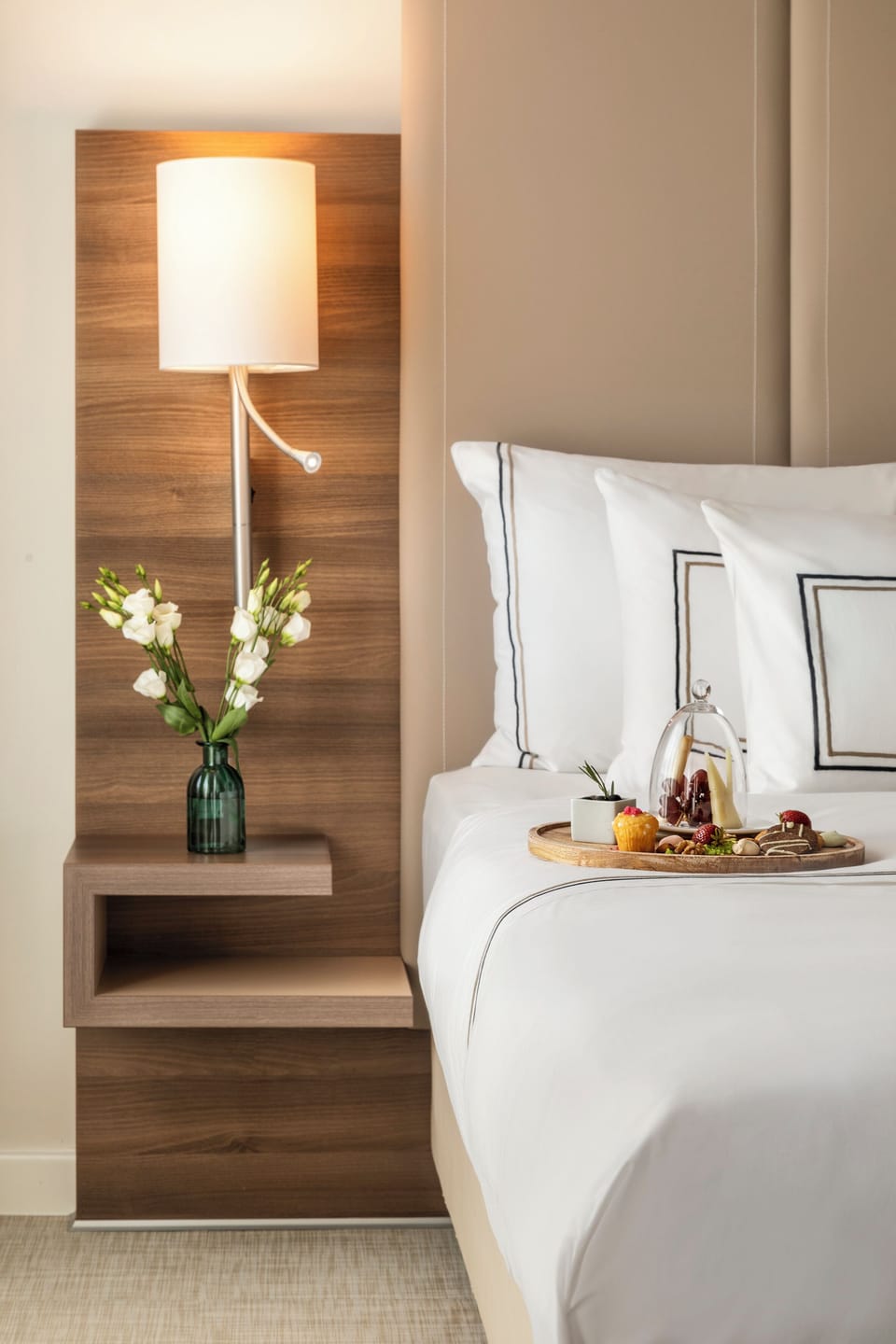 The Level Junior Suite with Executive Lounge Access | Desk, laptop workspace, blackout drapes, soundproofing