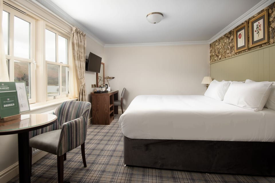 Double Room, Lake View | In-room safe, free WiFi, bed sheets