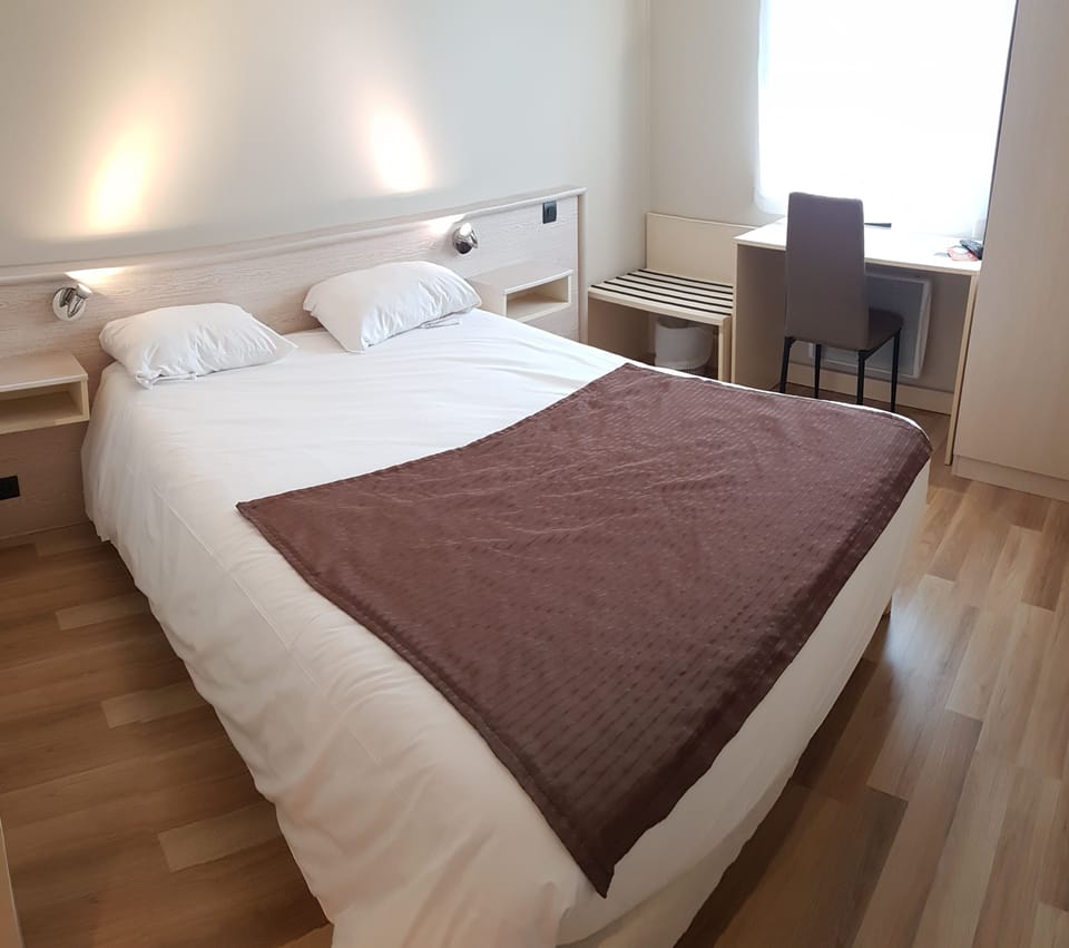 Individually furnished, desk, soundproofing, free cribs/infant beds