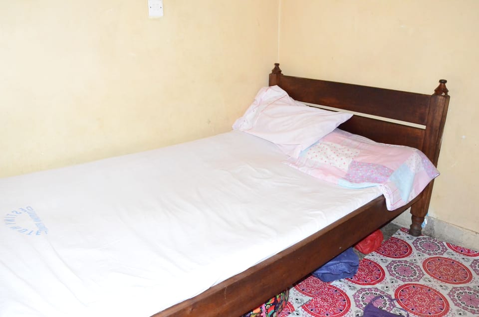 Single Room | Desk, free WiFi, bed sheets