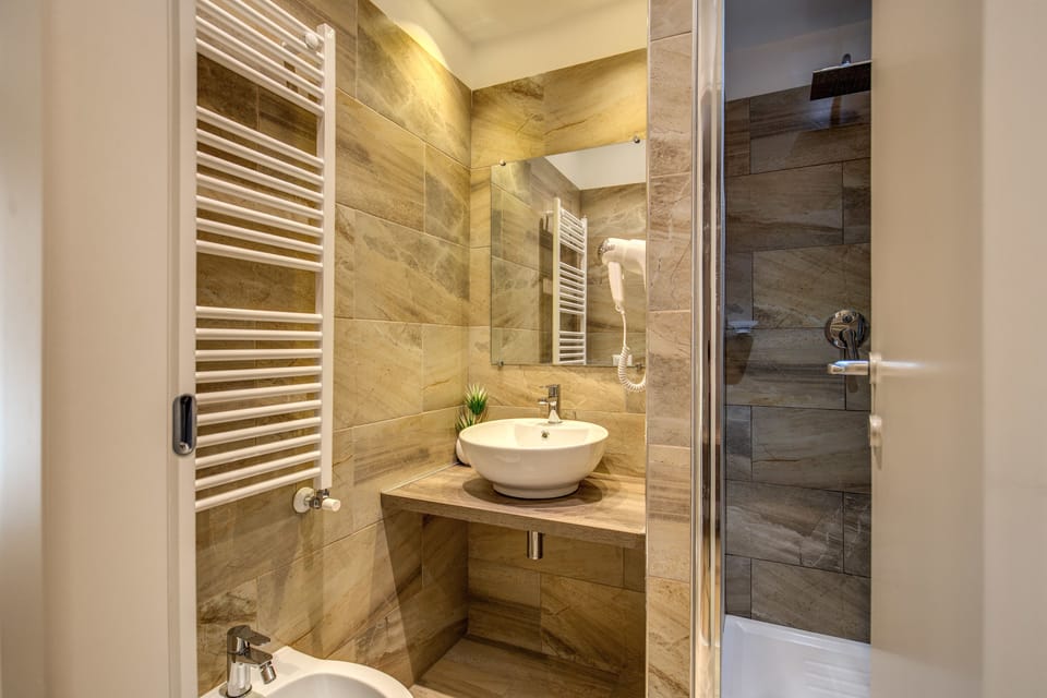 Deluxe Double Room, 1 Queen Bed | Bathroom | Shower, free toiletries, hair dryer, slippers