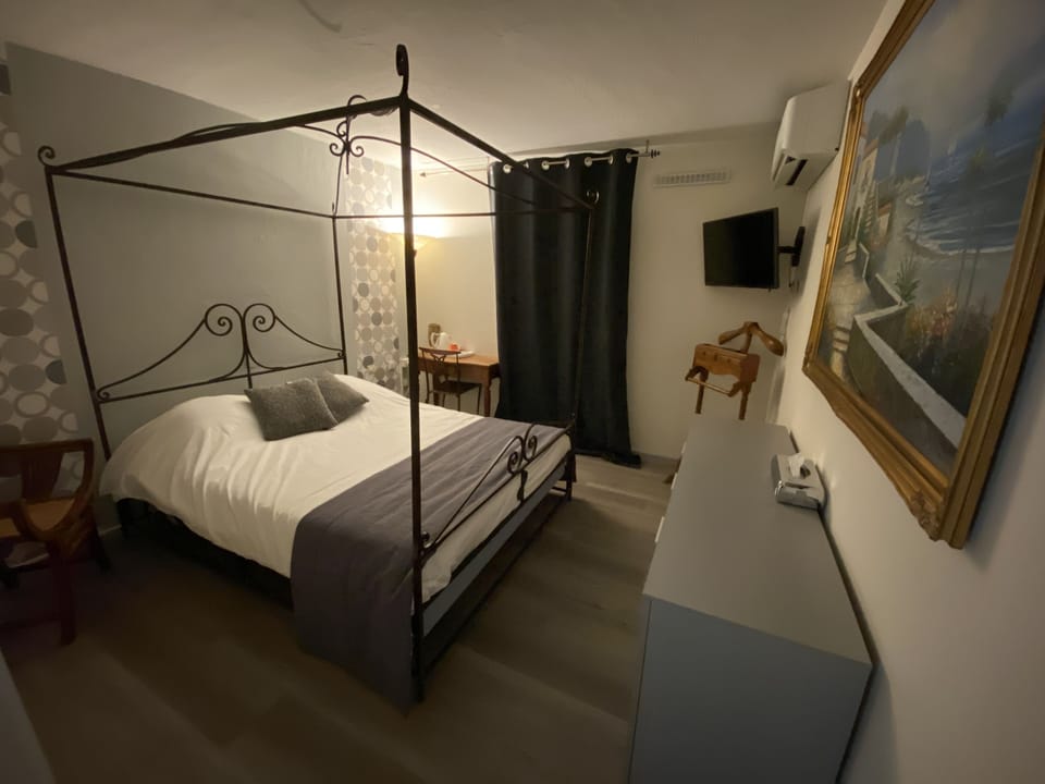 Double Room | Premium bedding, desk, laptop workspace, blackout drapes