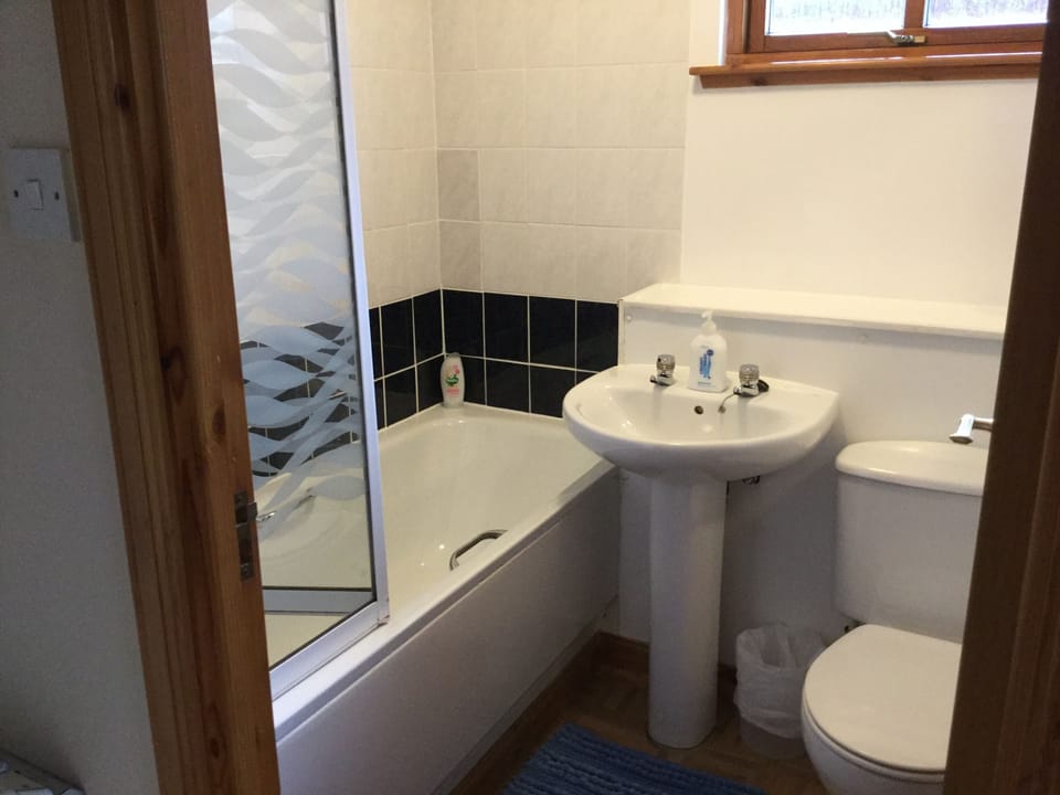 The Culloden is a Comfortable two Bedroom Apartment That Sleeps Four Adults Apartment in Scotland