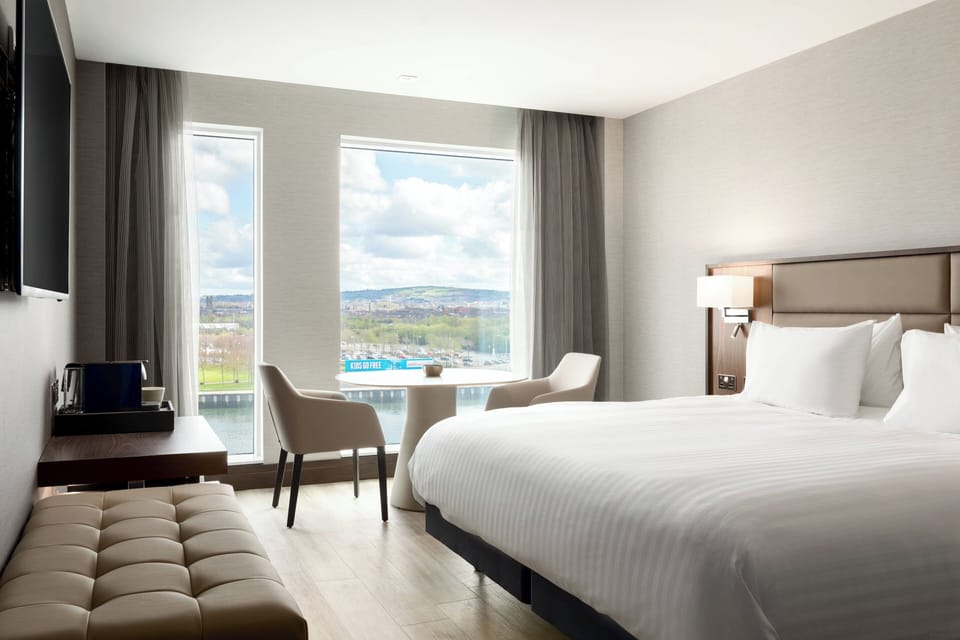Standard Room, 1 King Bed, City View | Hypo-allergenic bedding, in-room safe, desk, laptop workspace