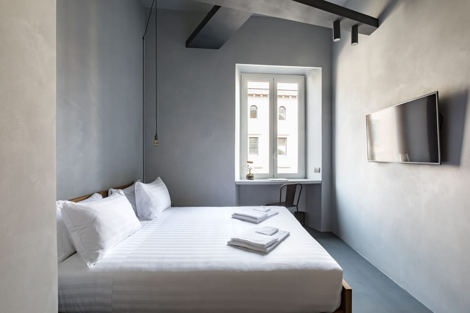 Double or Twin Room | Minibar, in-room safe, desk, soundproofing
