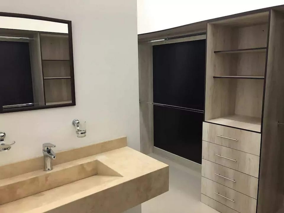 Family Townhome, 3 Bedrooms | Bathroom sink