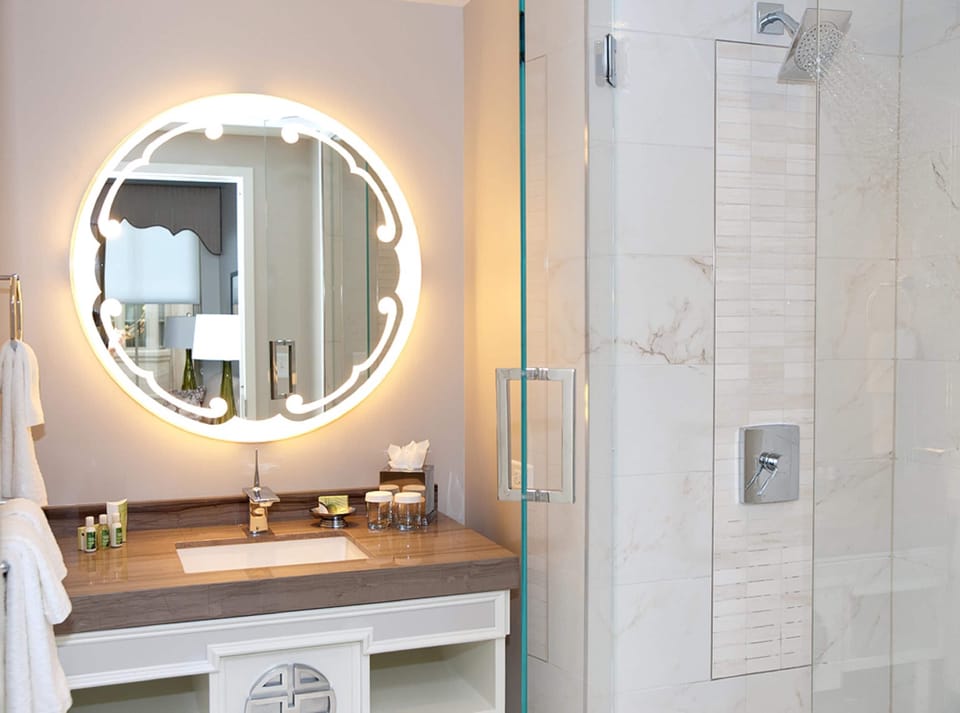 Combined shower/tub, free toiletries, hair dryer, slippers
