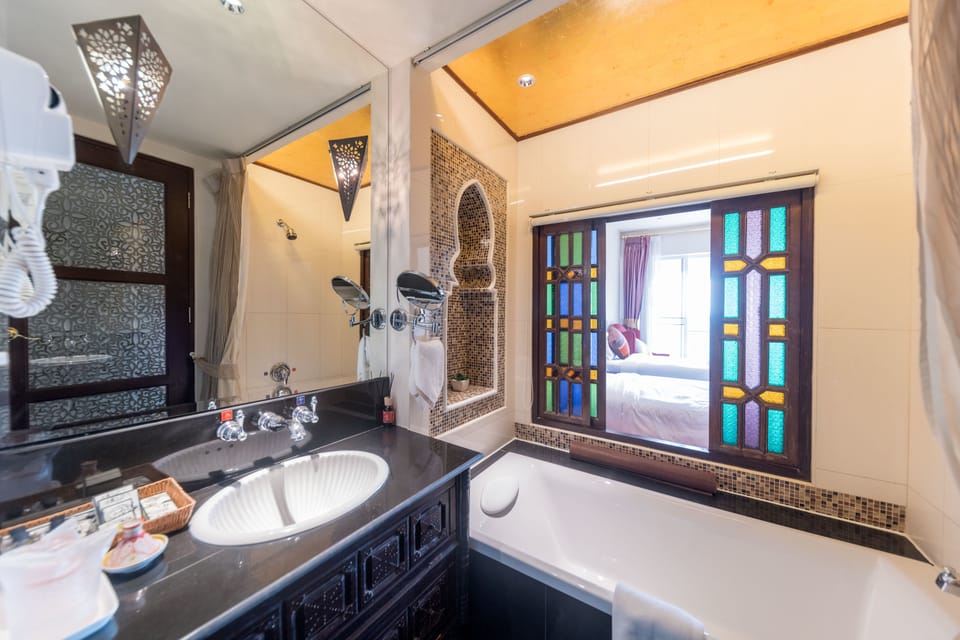 Combined shower/tub, eco-friendly toiletries, hair dryer, towels