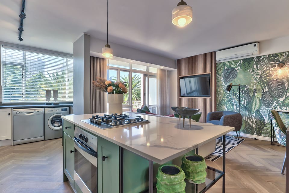 City Apartment, 1 King Bed with Sofa bed, Accessible | Private kitchen | Fridge, microwave, oven, stovetop