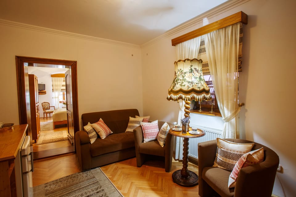 Junior Suite, 1 Bedroom, Ground Floor | Living room | 45-inch flat-screen TV with satellite channels