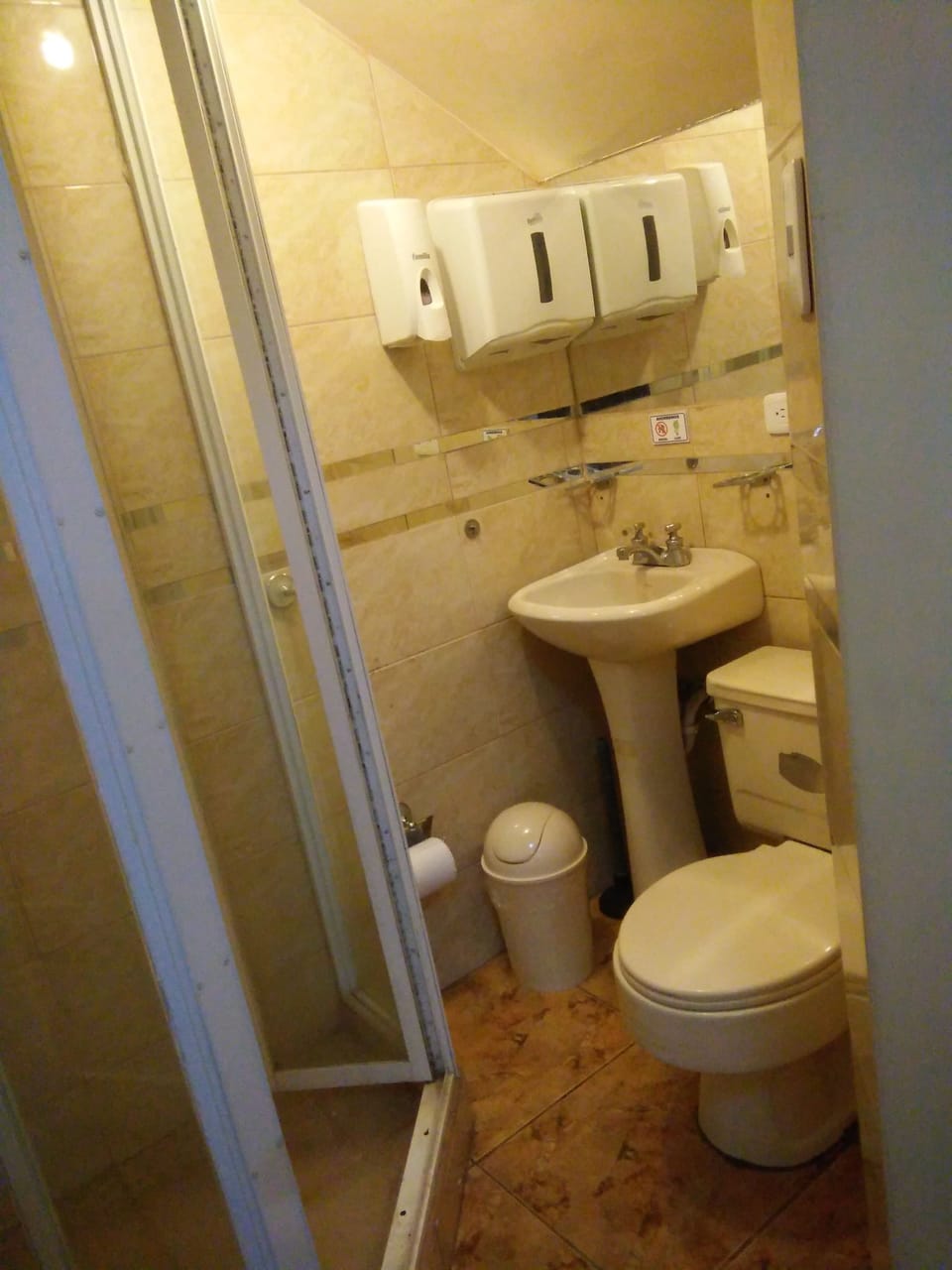 Basic Shared Dormitory, 2 Bedrooms, Non Smoking, Kitchen | Bathroom | Combined shower/tub, jetted tub, free toiletries