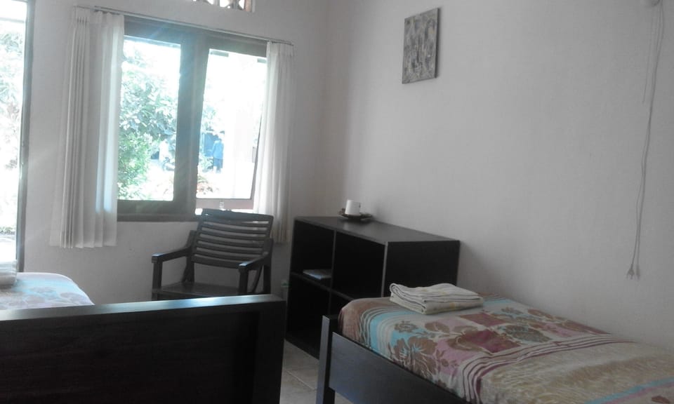 Standard Room | WiFi (free), bed sheets