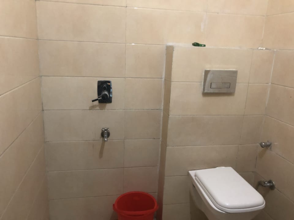 Standard Double Room, 1 King Bed | Bathroom shower