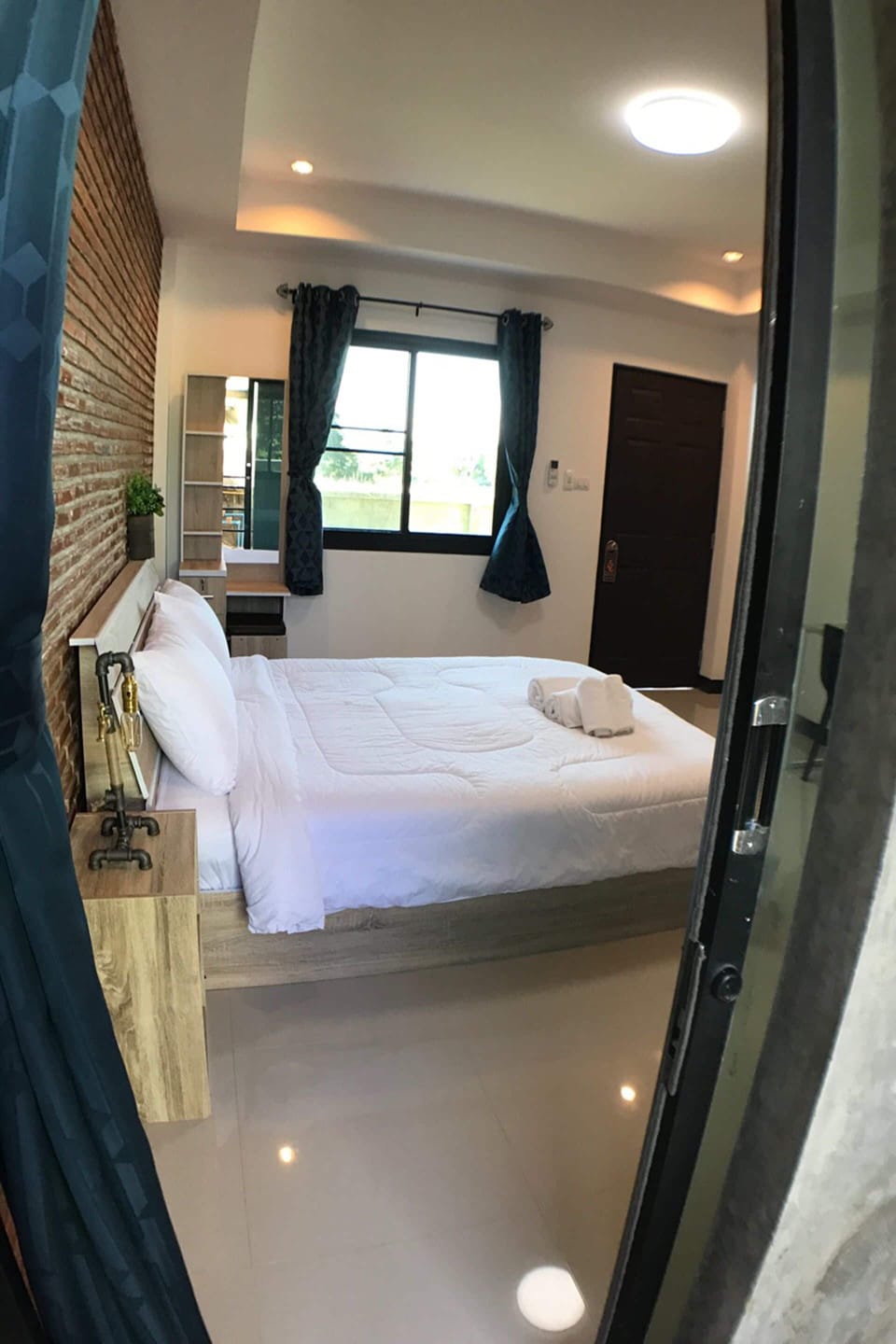 Deluxe Double or Twin Room | Minibar, desk, free WiFi