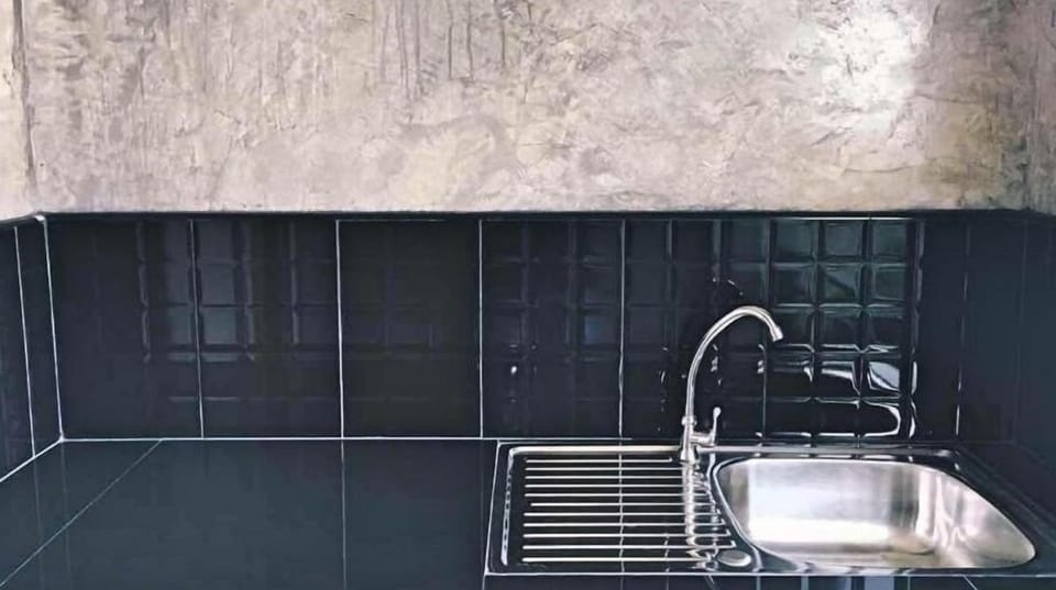 Fridge, stovetop, electric kettle