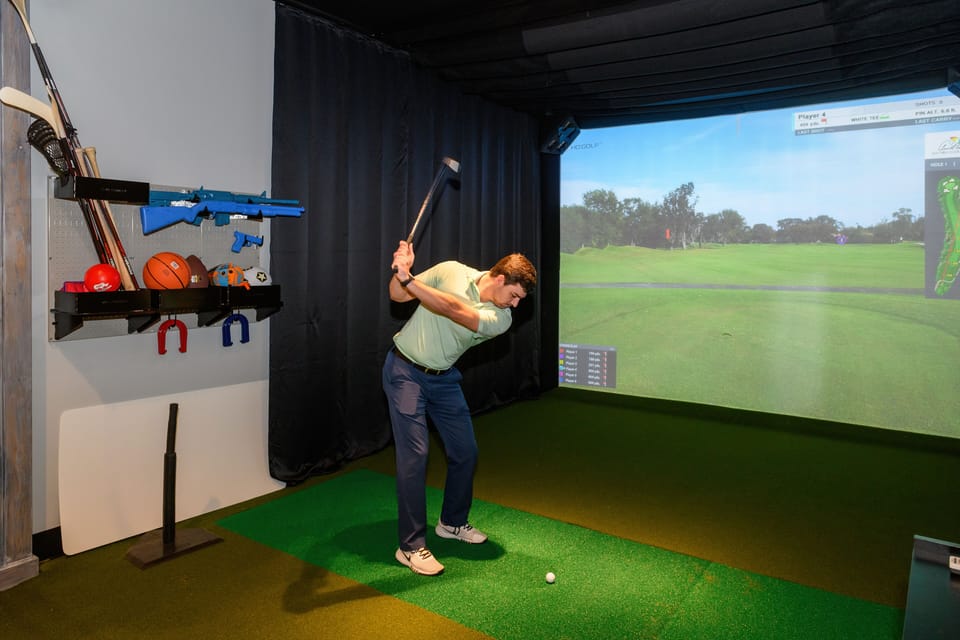 Indoor golf driving range