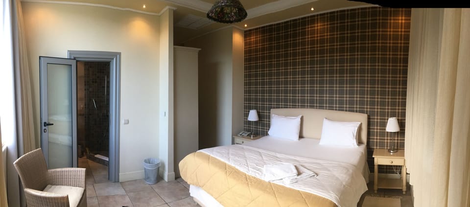 Double Room Single Use | In-room safe, iron/ironing board, free WiFi, bed sheets