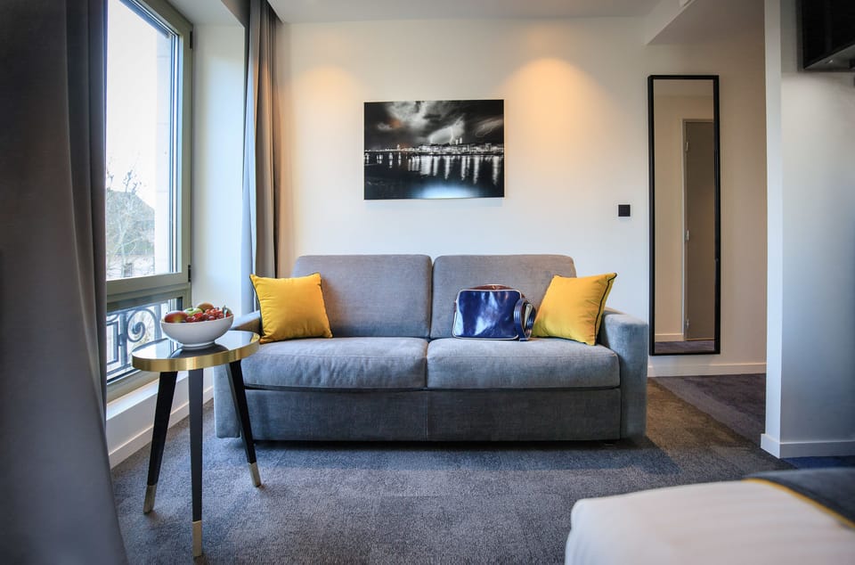 Executive Room, 1 Queen Bed with Sofa bed, Non Smoking | In-room safe, individually furnished, desk, soundproofing