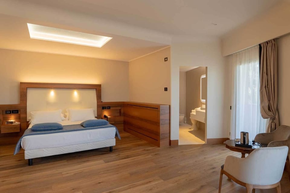 Master Suite | Premium bedding, minibar, in-room safe, desk