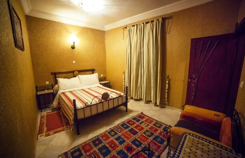 Single Room | In-room safe, desk, blackout drapes, iron/ironing board