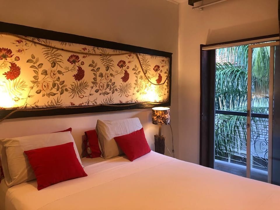 Apartamento Privativo | Desk, blackout drapes, free WiFi, bed sheets