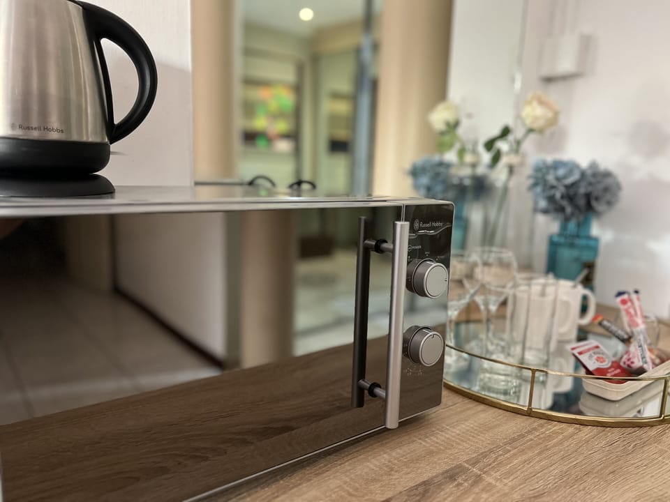 Comfort Double Room | Private kitchen | Full-size fridge, microwave, oven, stovetop
