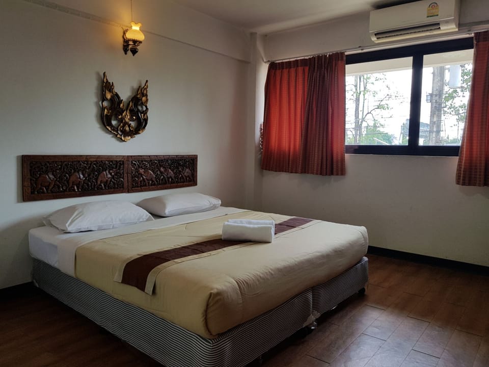 Desk, free WiFi, bed sheets