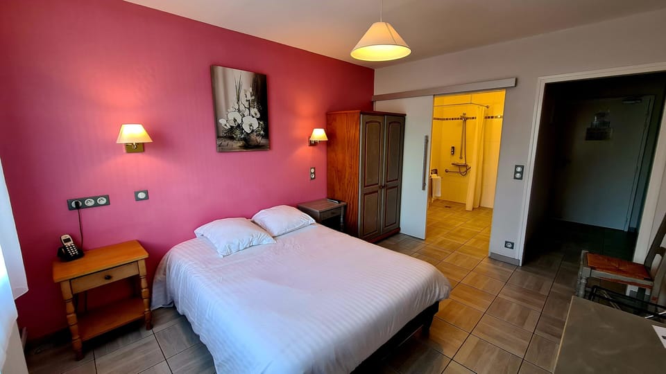 Superior Double Room, Garden Area | Desk, free WiFi, bed sheets