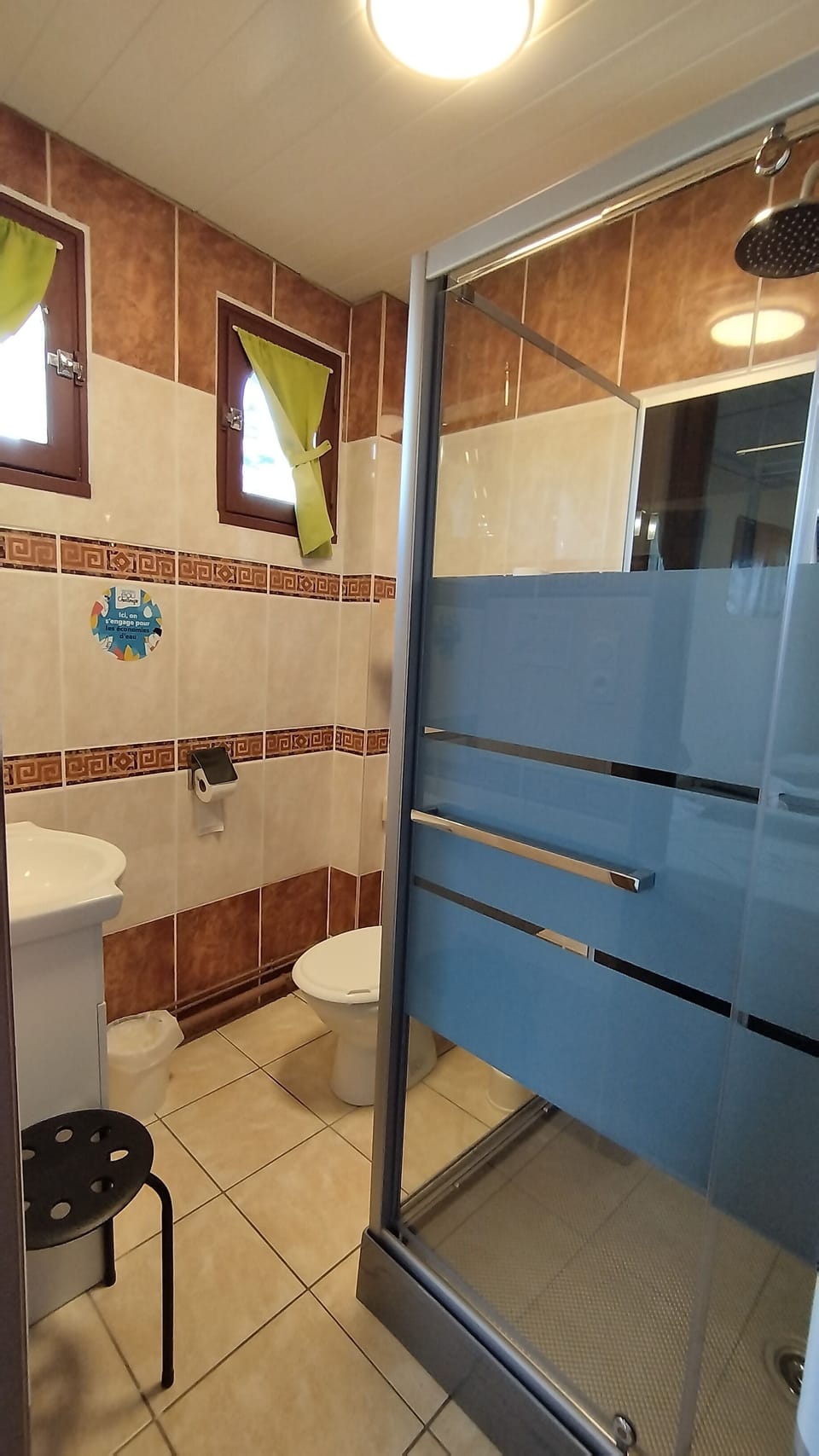 Quadruple Room, Non Smoking | Bathroom | Shower, hair dryer