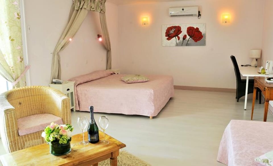 Superior Double Room, Balcony | Individually decorated, blackout drapes, iron/ironing board, free WiFi