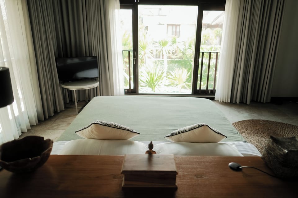 Deluxe Double or Twin Room | In-room safe, desk, blackout drapes, iron/ironing board (on request)