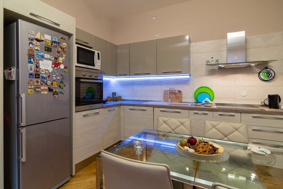 Deluxe Apartment, 1 Bedroom | Private kitchen | Full-size fridge, microwave, oven, stovetop