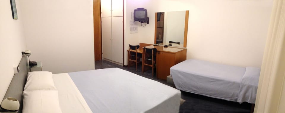 Triple Room | Desk, WiFi (free)
